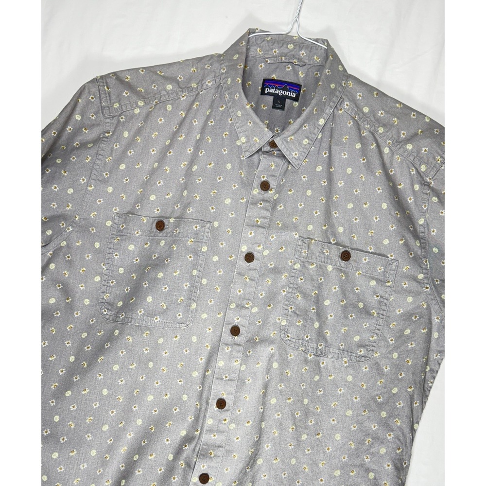 Patagonia Men's Short Sleeve Button Up Shirt Gray Floral‎ Print Size L